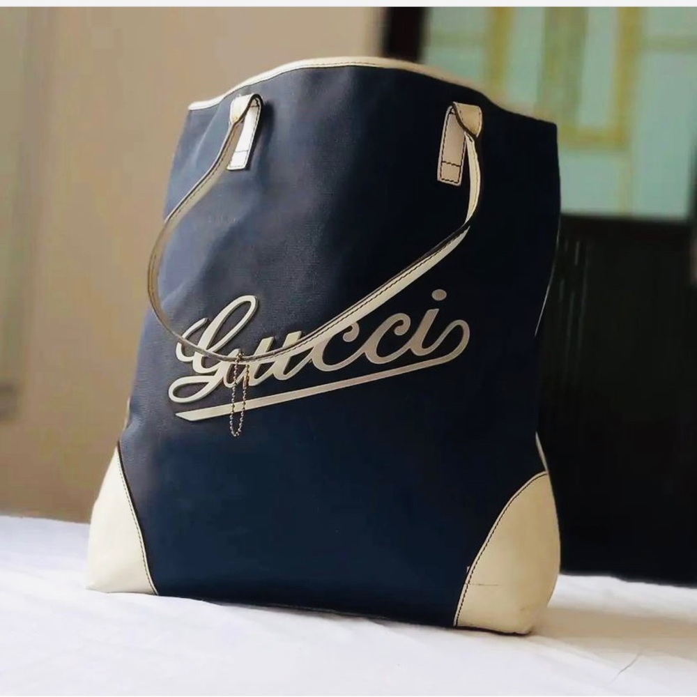 Pre owned Gucci script logo nylon tote white blue cream navy blue